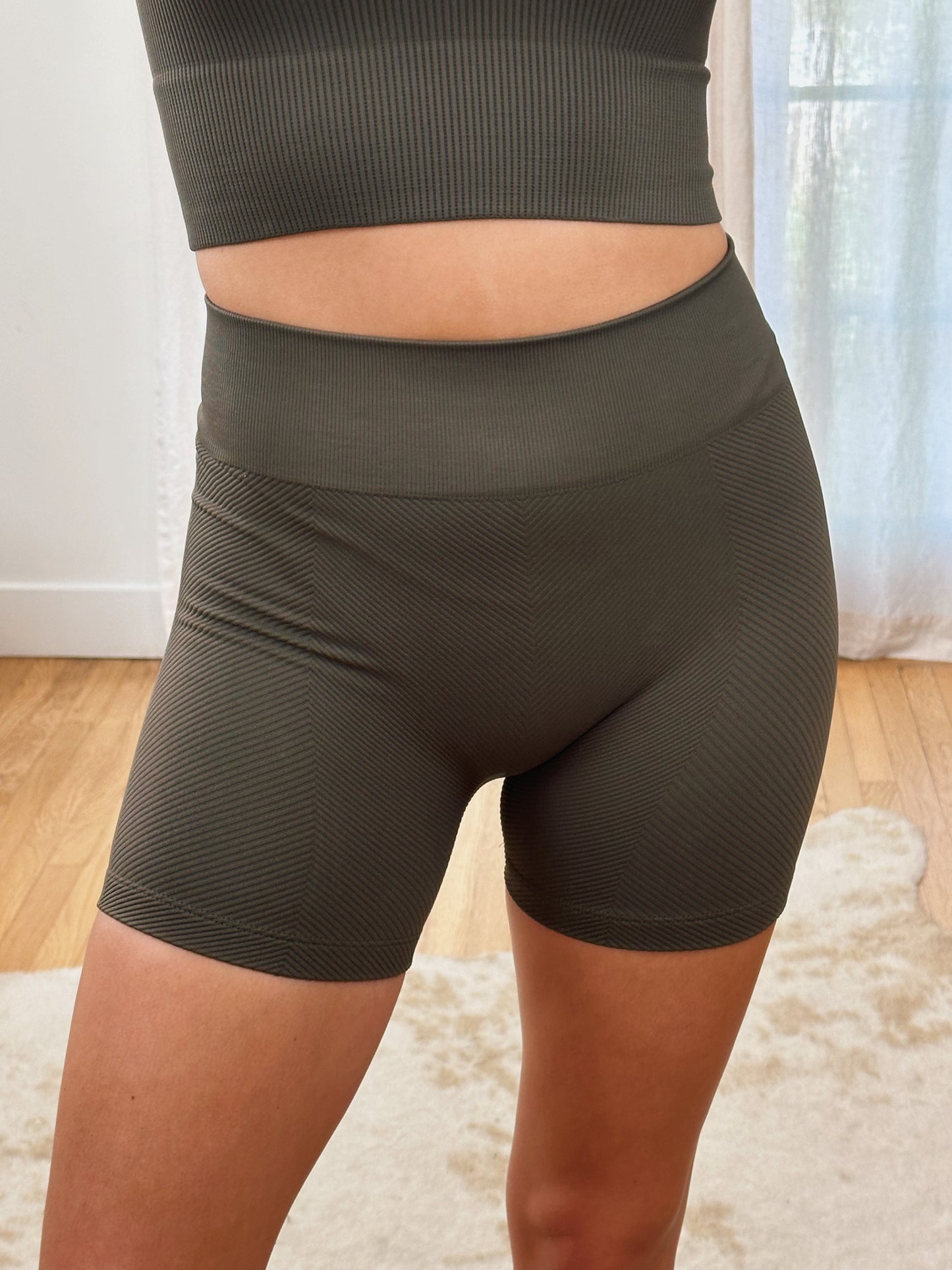 Shorty Essential Biker Shorts