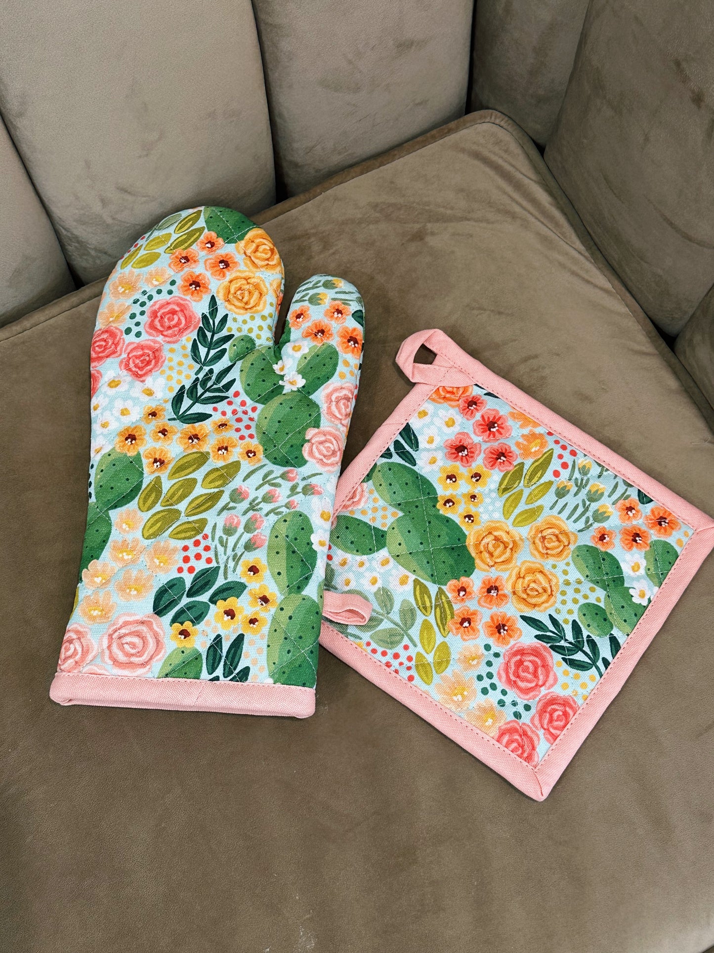 Vyvacious Oven Mitt + Pot Holder